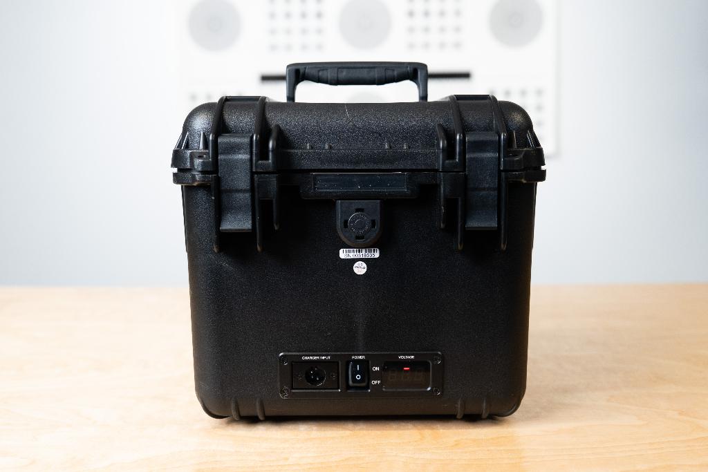 Swit S-4010 Dual 14.4V Power Station Box (V-mount), Autres marques, Comme neuf, Autres types, Enlèvement