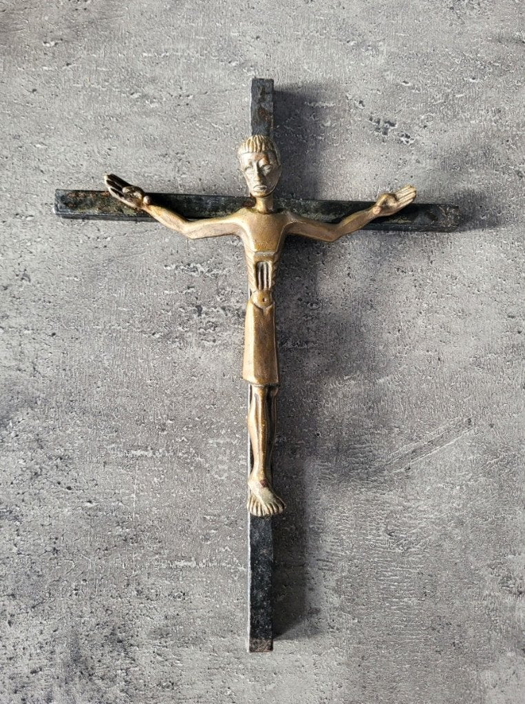 Modernistisch bronzen kruisbeeld gesigneerd, Antiek en Kunst, Ophalen of Verzenden