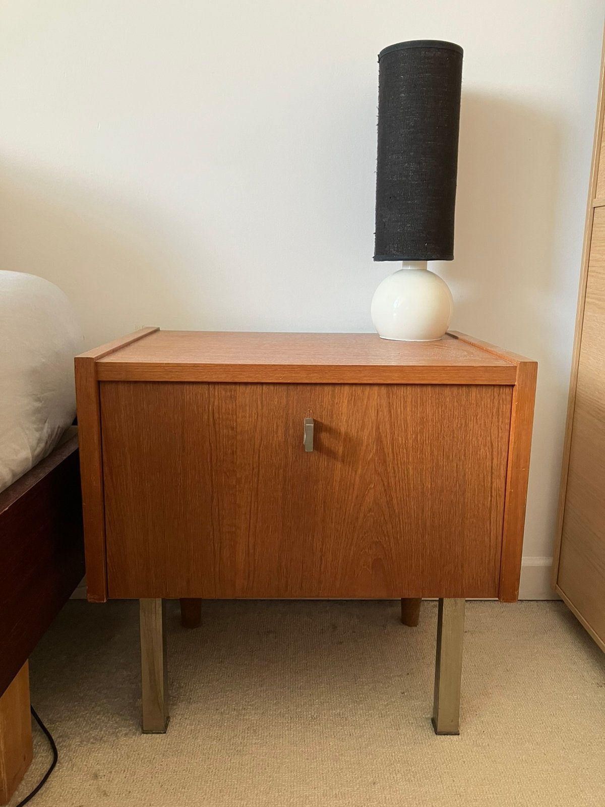 Table de chevet / bed table vintage, Enlèvement, Comme neuf, Bois