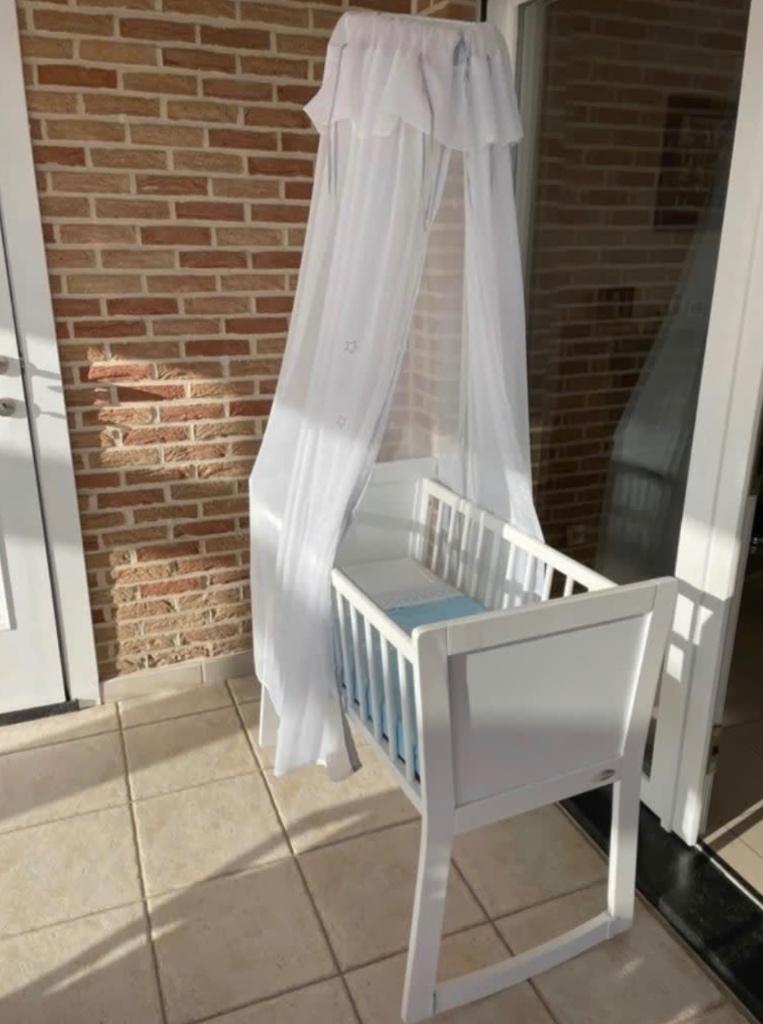 Wit houten wiegje Bannini met matras, piekstok en sluier, Enlèvement, Utilisé, Berceau