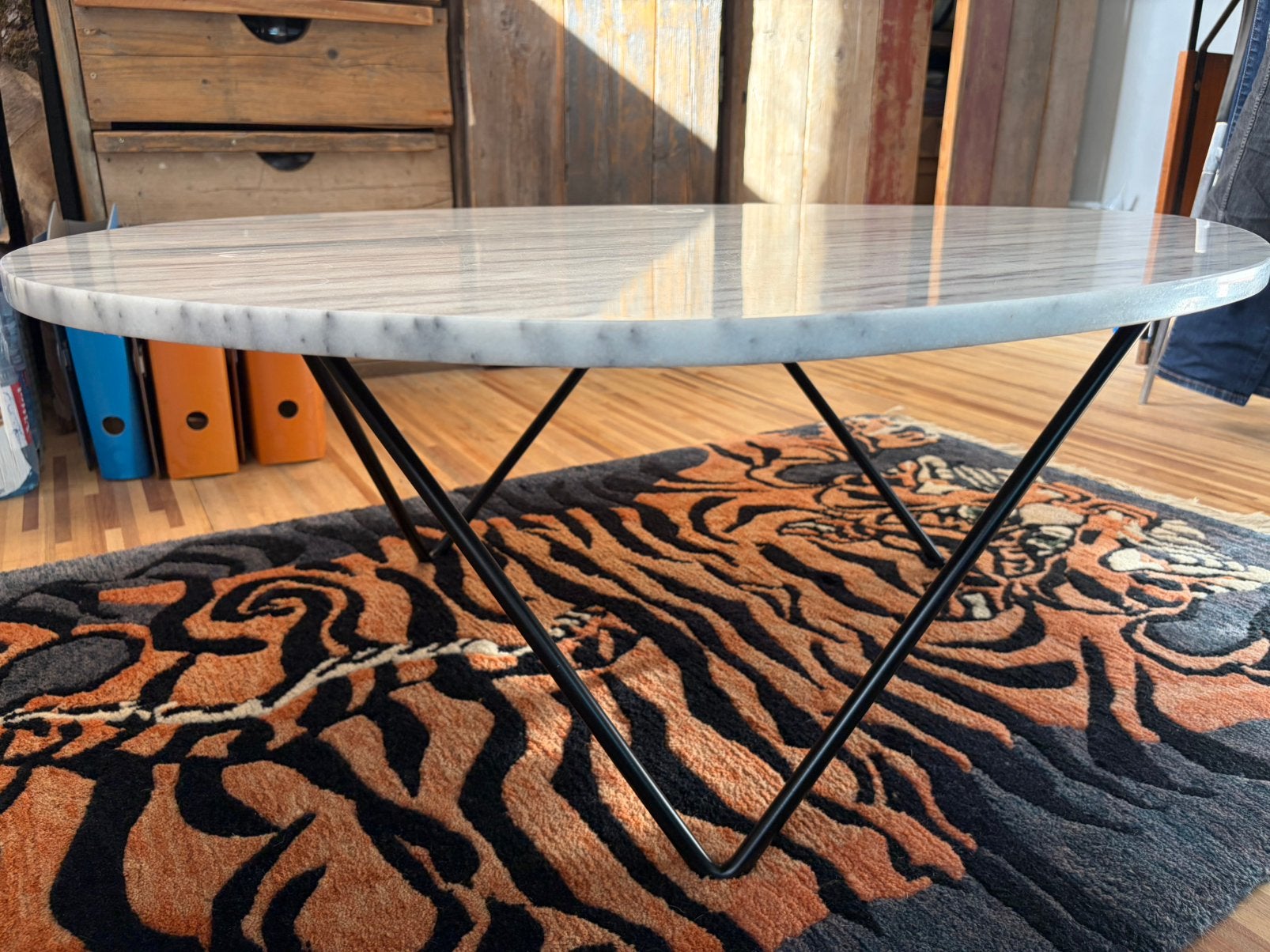 Wit marmeren salontafel "Richard" van het merk Furnified., Ophalen, Zo goed als nieuw