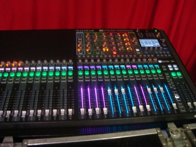 Gebruikt: Soundcraft Performer 3 digtale mixer in flightcase, Muziek en Instrumenten, Ophalen, Gebruikt, 20 kanalen of meer, Microfooningang