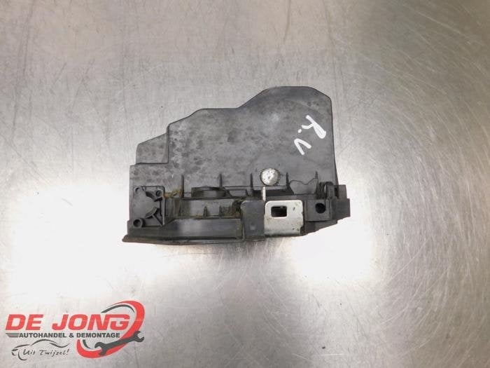 Serrure portière mécanique 4portes avant droite d'un BMW 1, -, 3 mois de garantie, Utilisé, -