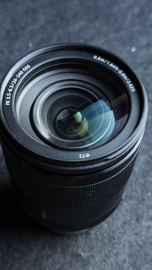 Sony FE 24-240mm f/3.5-6.3 OSS — État proche du neuf, Enlèvement, Comme neuf