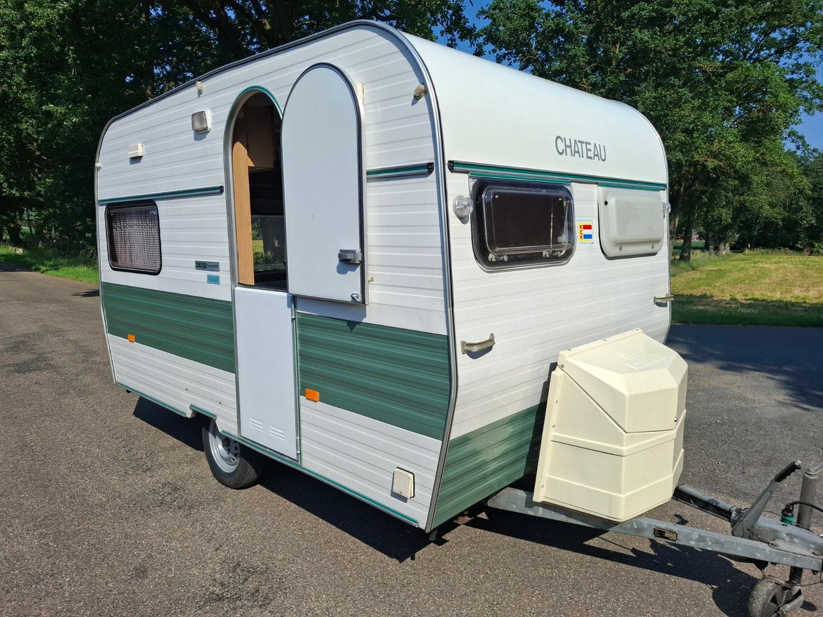 Retro Chateau Caravan - Lichtgewicht en Compleet, Caravans en Kamperen, Caravans, Chateau, Rondzit, Particulier, Koelkast