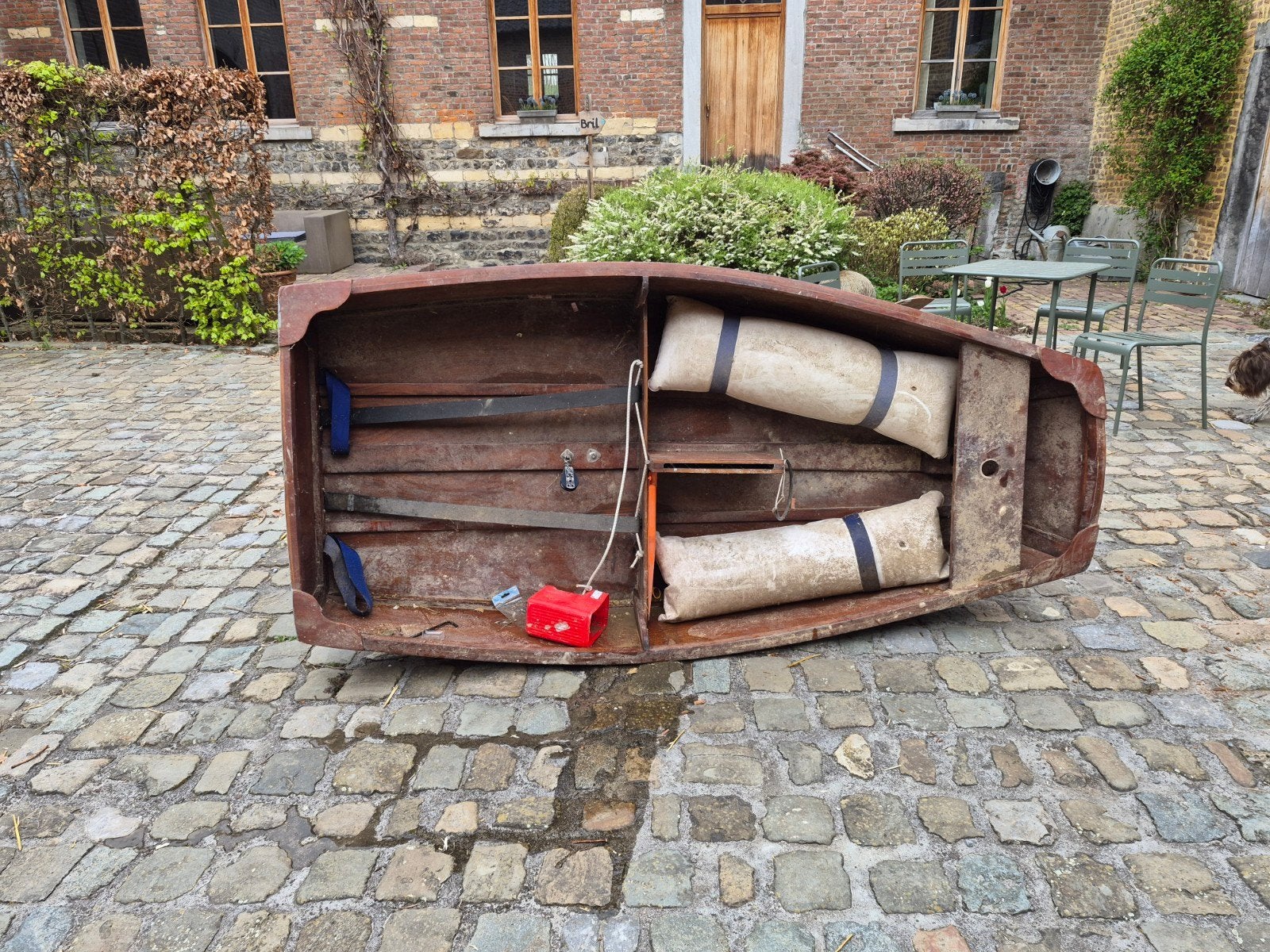 Houten zeilboot, Ophalen