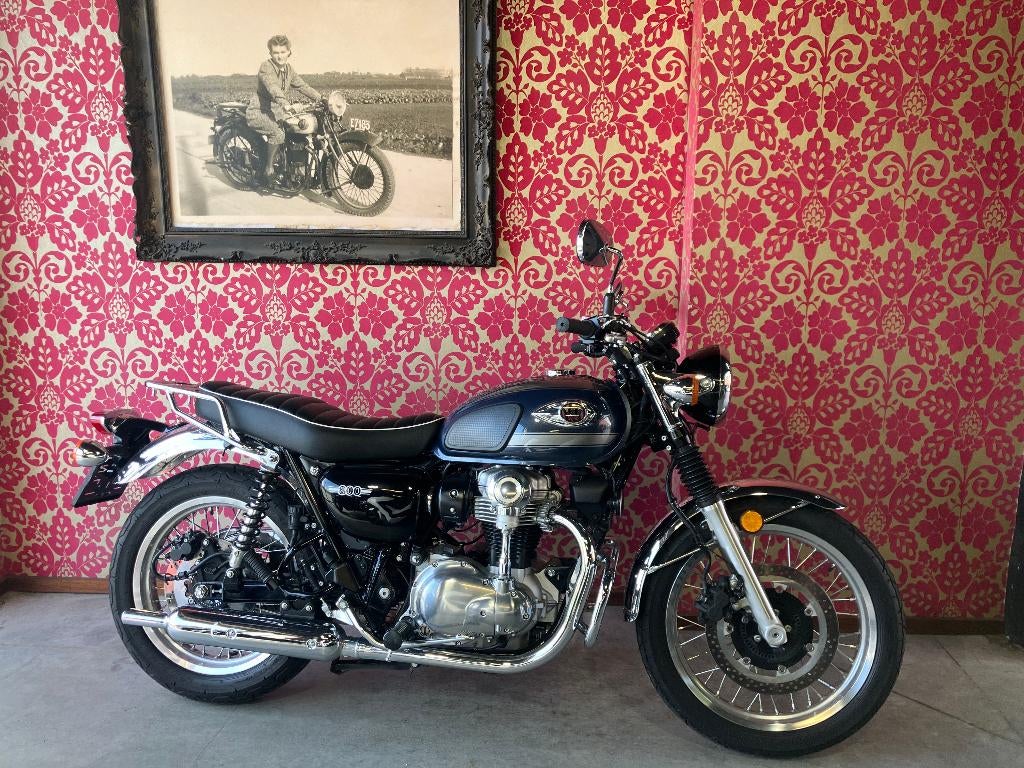 Kawasaki W800 2024 3412km met garantie, Motoren, 2 cilinders, Bedrijf, Meer dan 35 kW, 800 cc