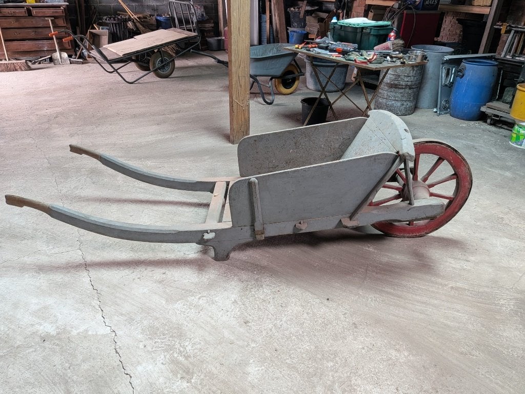 Antieke kruiwagen, Enlèvement