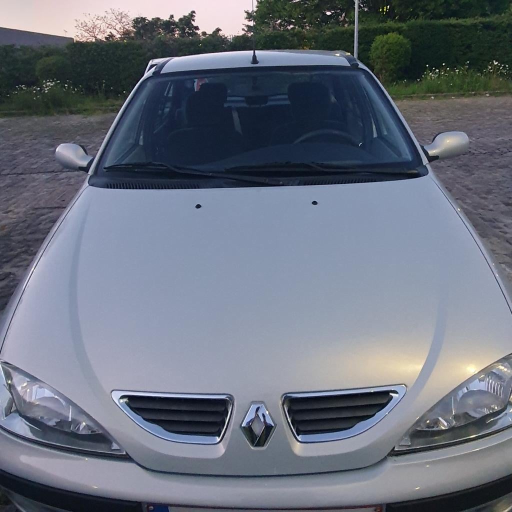 RENAULT MÉGANE 1.4 BENZINE ( EURO 4) LEZ > 2030, Auto's, Stof, Particulier, Euro 4, 70 kW