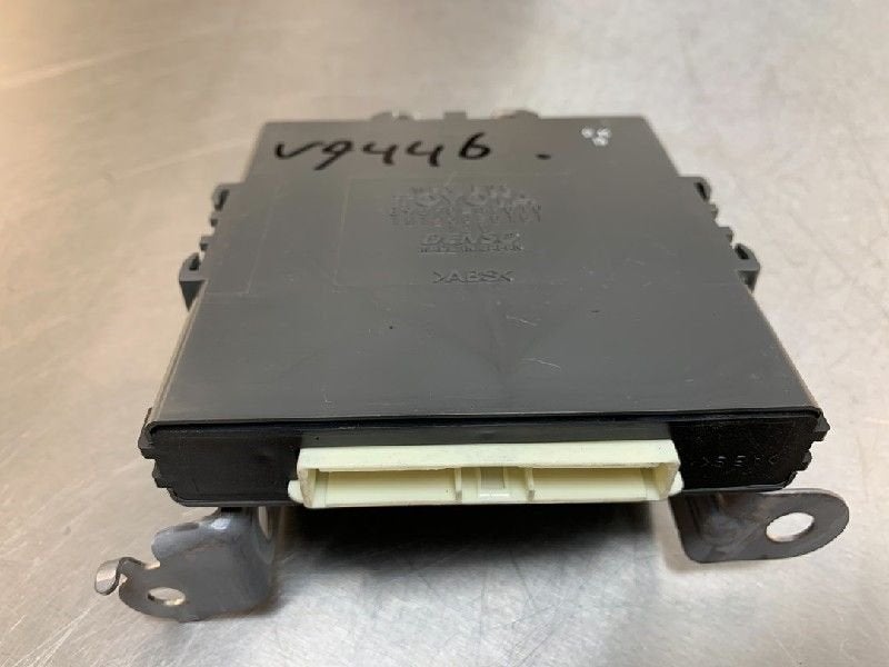 ORDINATEUR DIVERS C Toyota Prius (NHW20) (|8967047010|), Utilisé, Toyota