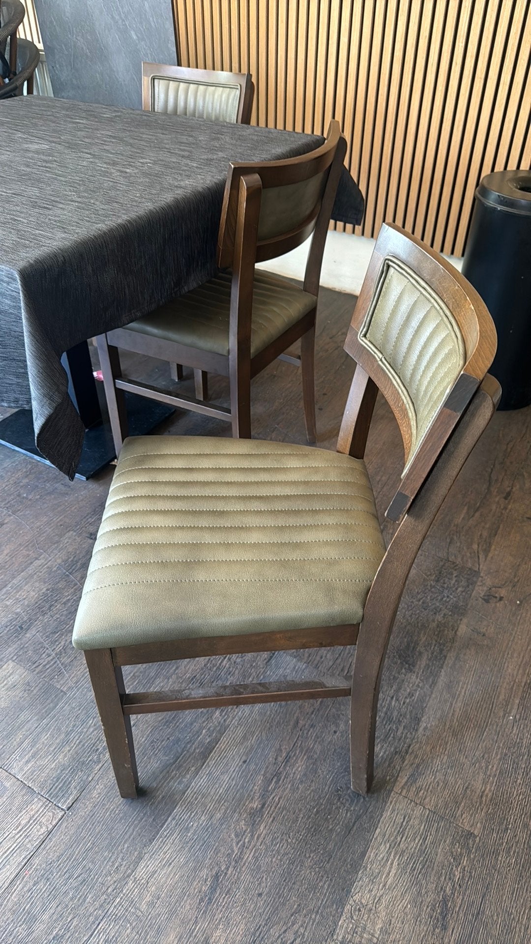 chaise, brun et kaki, Ophalen, Bruin, Zo goed als nieuw, Vijf, Zes of meer stoelen