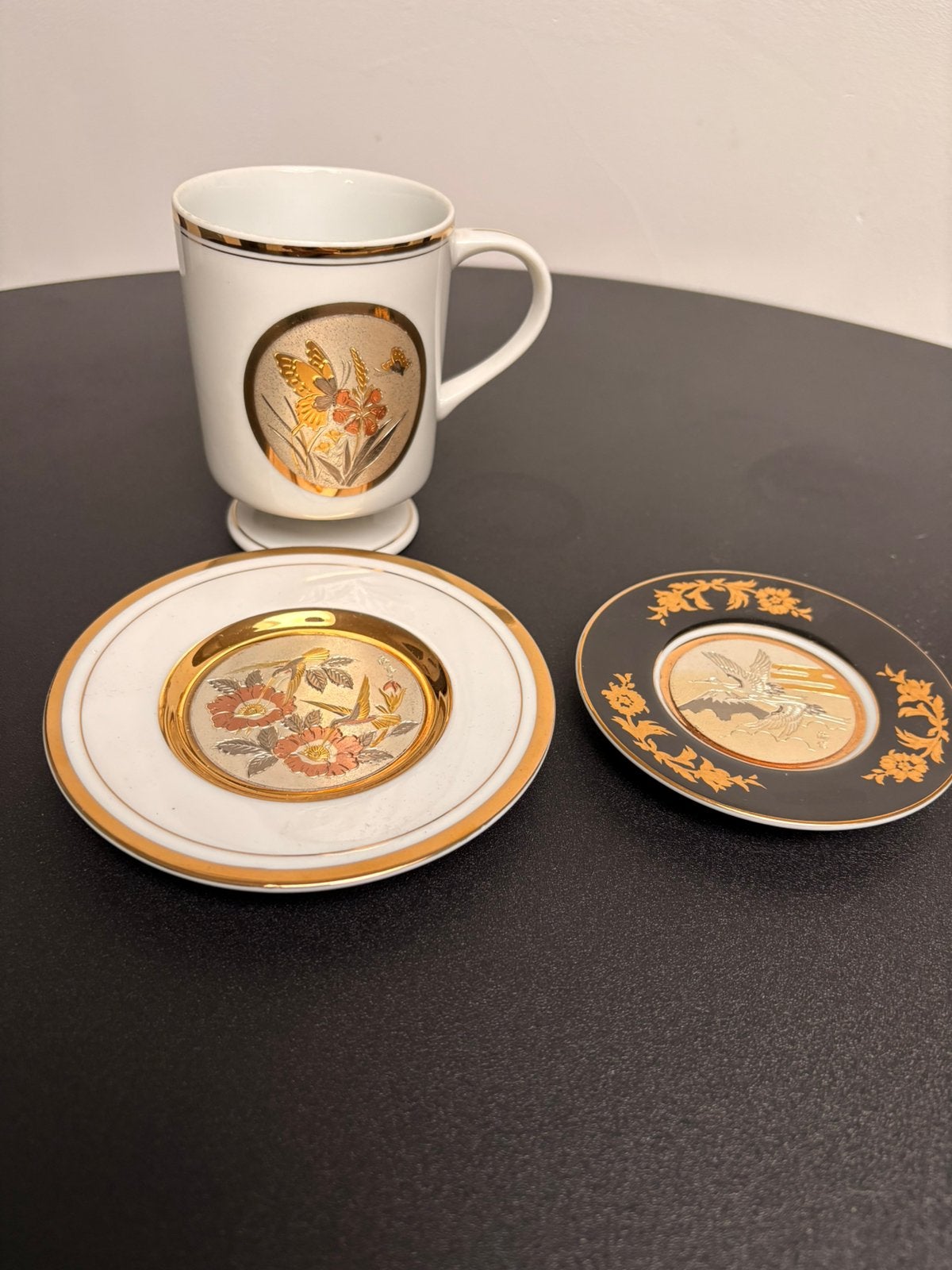 Tasse + sous-tasse et mini assiette en porcelaine, Antiquités & Art, Enlèvement ou Envoi