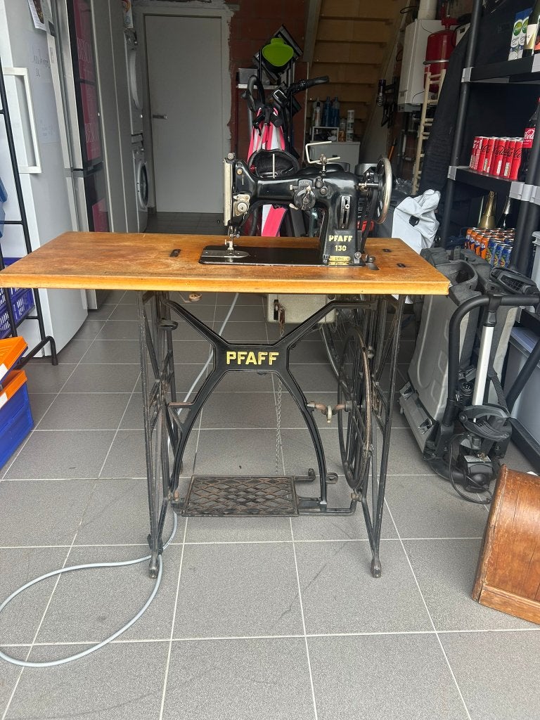 Pfaff 130 in originele Pfaff traptafel, Ophalen, Gebruikt, Naaimachine, Pfaff