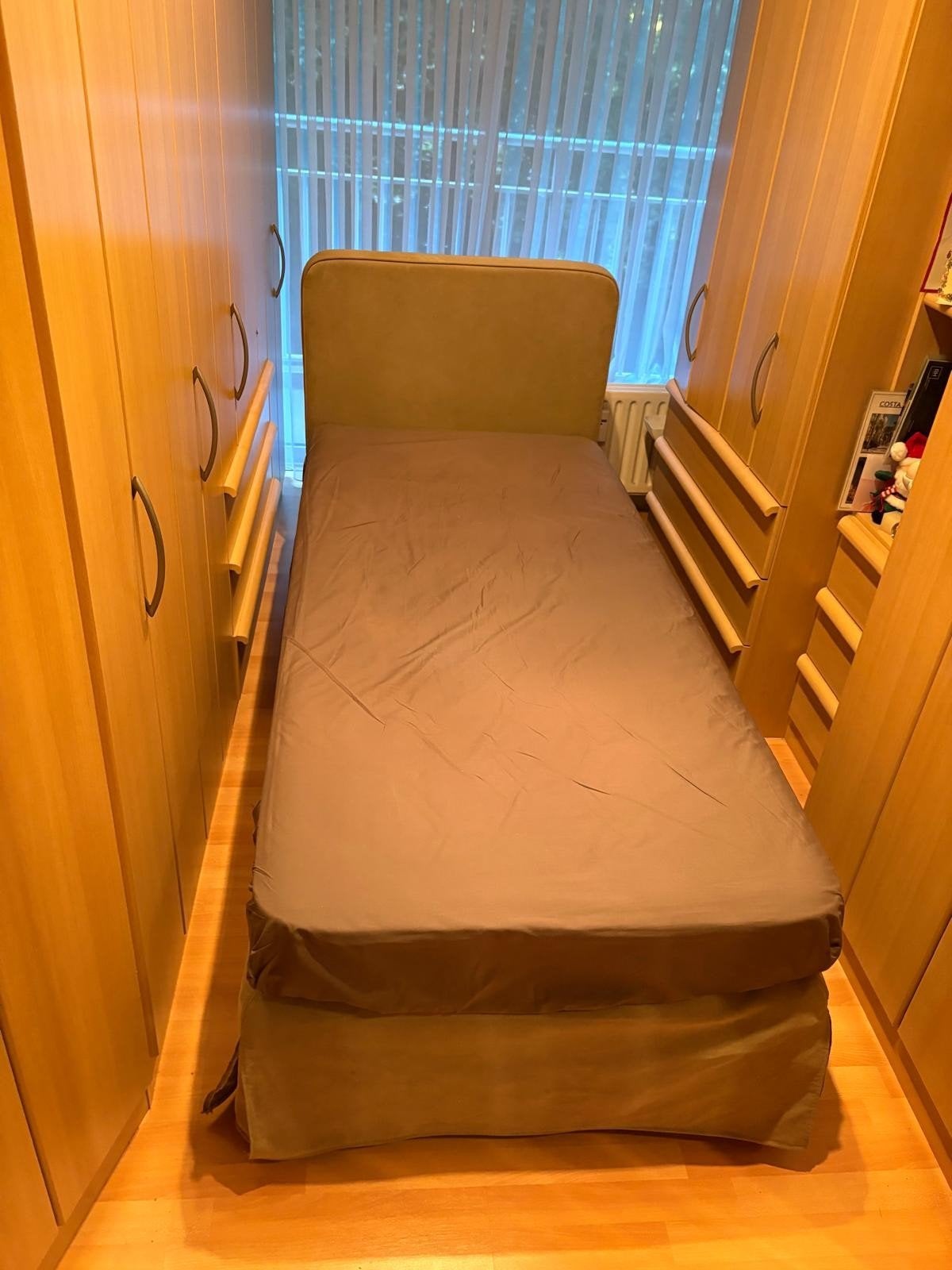 BOXSPRING BED ALS NIEUW, enkele keren beslapen als logeerbed, Ophalen