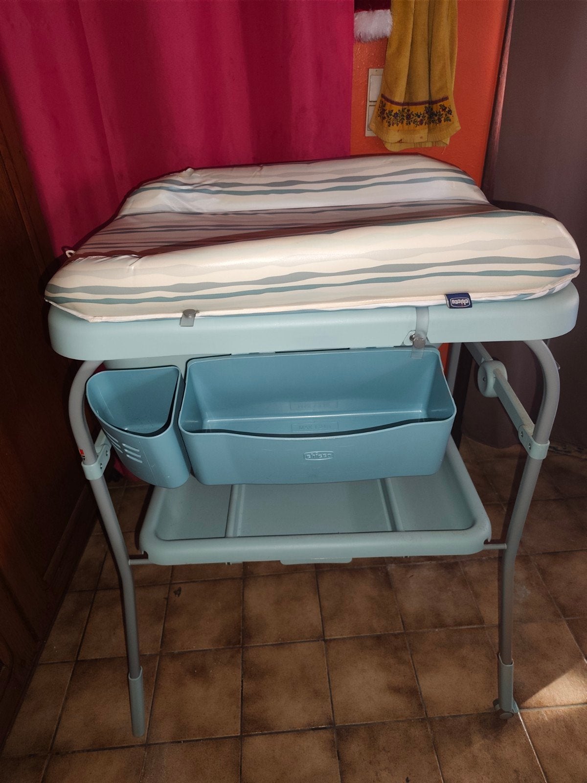 table a langer avec baignoire, Enfants & Bébés, Enlèvement, Baignoire