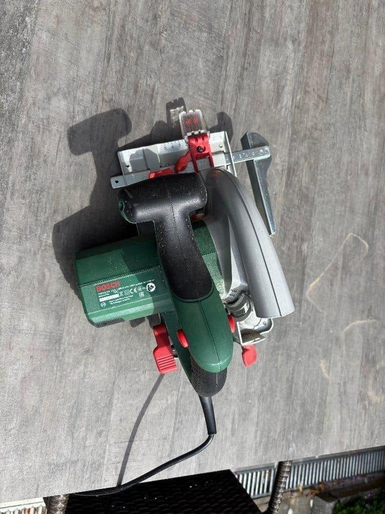 Scie circulaire BOSCH PKS-55 A, Bricolage & Construction, Outillage | Scies mécaniques, 1200 watts ou plus, 30 à 70 mm, Comme neuf