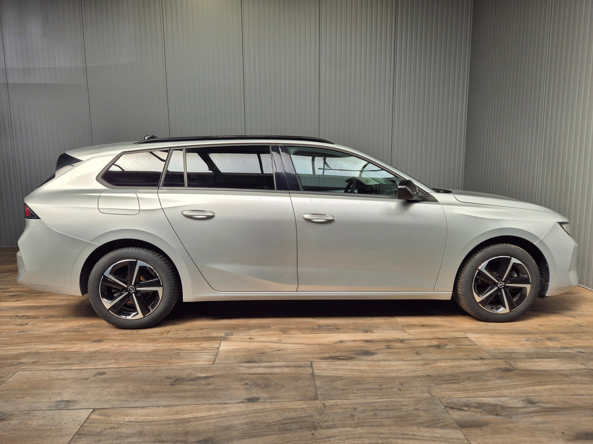 Opel Astra Tourer 1.2PureTech 110pk Edition, Argent ou Gris, Achat, Entreprise, Noir