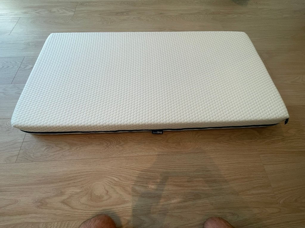 AeroSleep babymatras 60 x 120 cm + beschermer - nieuwstaat, Ophalen, Zo goed als nieuw, Overige typen