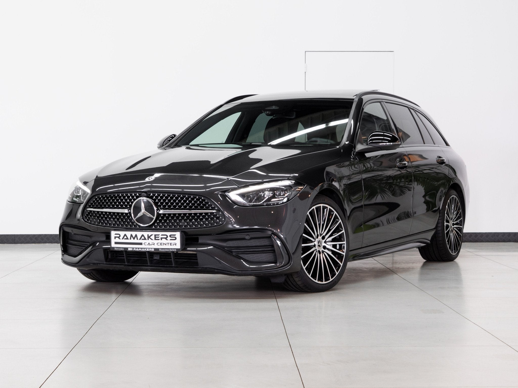 Mercedes-Benz C 200 T | AMG Night 19" PANORAMA Trekhaak Dist, Auto's, Automaat, Achterwielaandrijving, Gebruikt, 4 cilinders