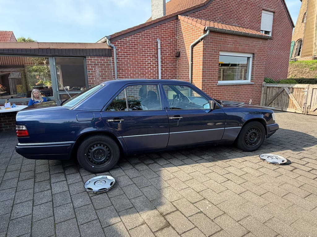 Mercedes E200 oldtimer, foto 9