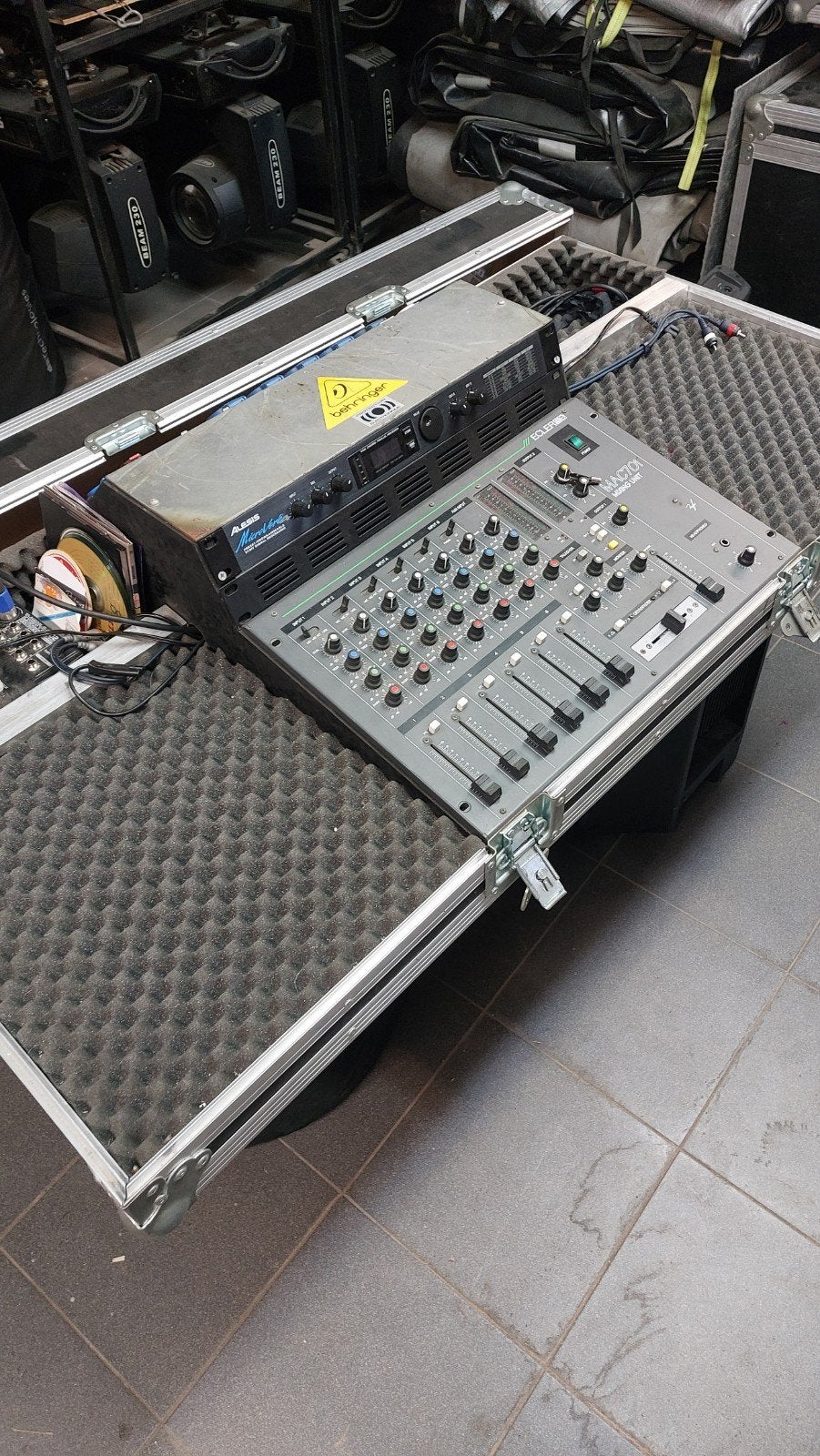 discobar avec table de mixage et chengeur de voix., Enlèvement, Utilisé