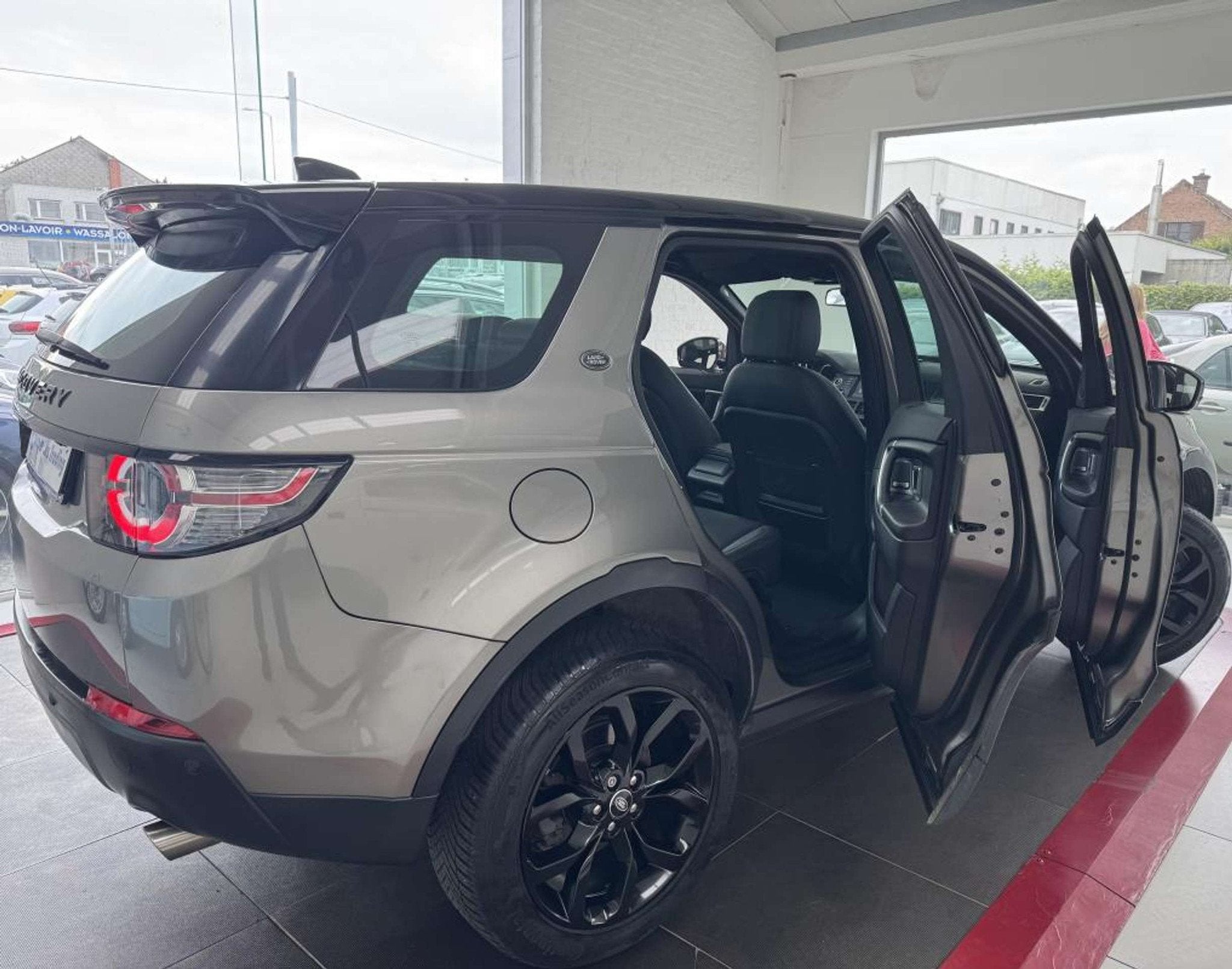 Land Rover Discovery Sport HSE D150 4WD Bva T.PANO 83.401Km, Cuir, Argent ou Gris, 110 kW, Entreprise