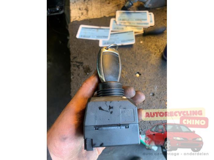 Kontaktslot + Sleutel van een Mercedes R-Klasse, Gebruikt, -, Ophalen of Verzenden, -