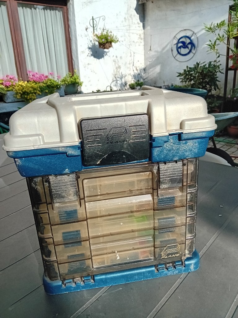 Aquarium ou étui de pêche avec matériau à l'intérieur, Enlèvement, Utilisé