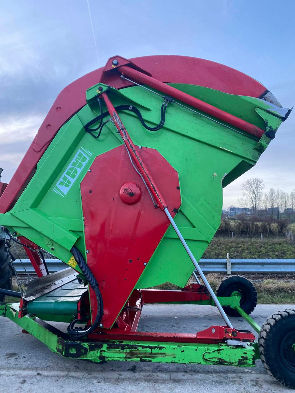 Vdw zelfladende voedermengwagen, Ophalen