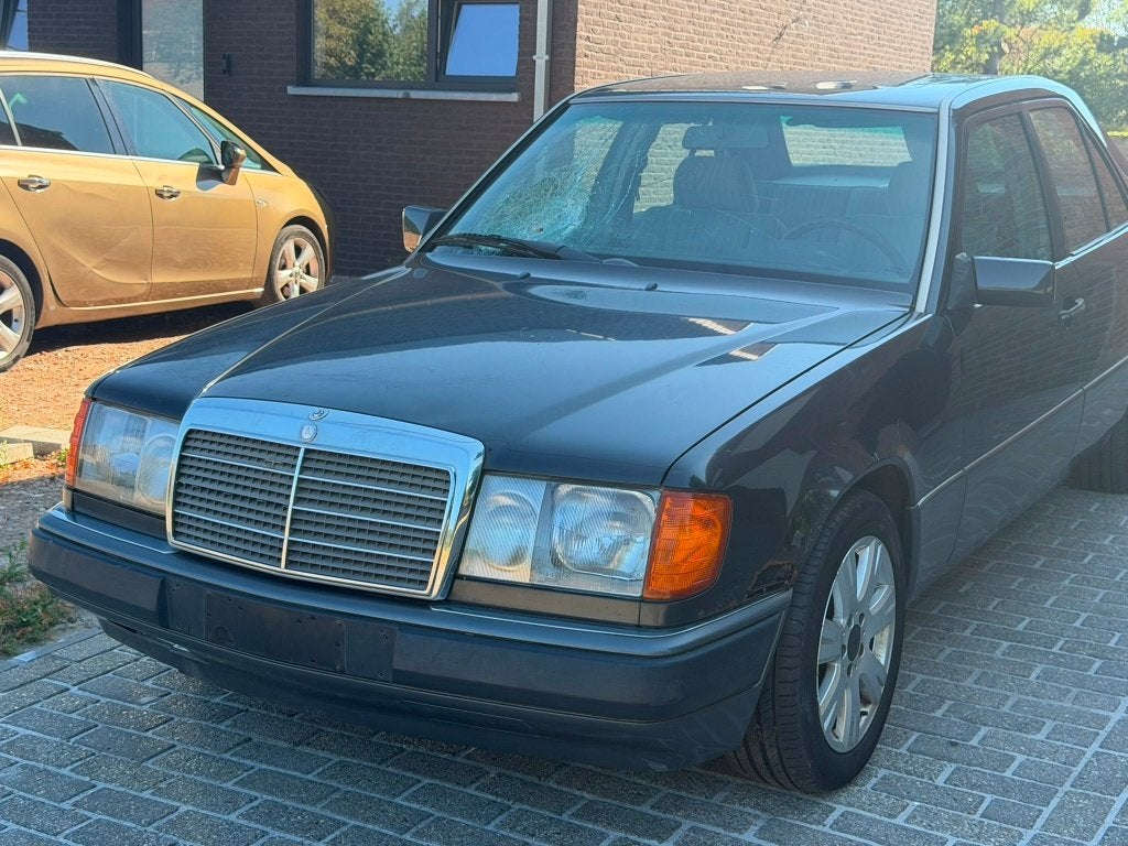 Mercedes 200D 1ste eigenaar, Auto's, 4 deurs, Zwart, Grijs, Particulier