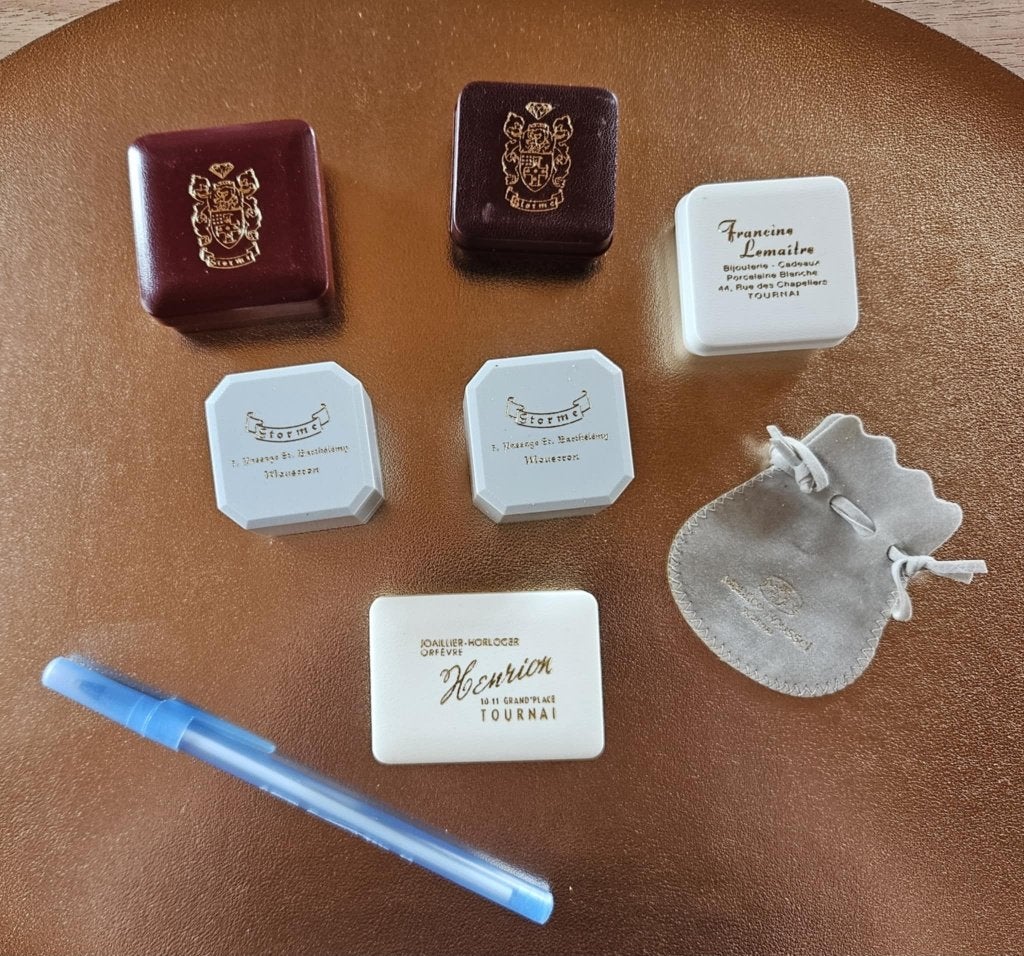 Lot de 6 anciennes petites boîtes de bijouterie en plastique, Enlèvement ou Envoi