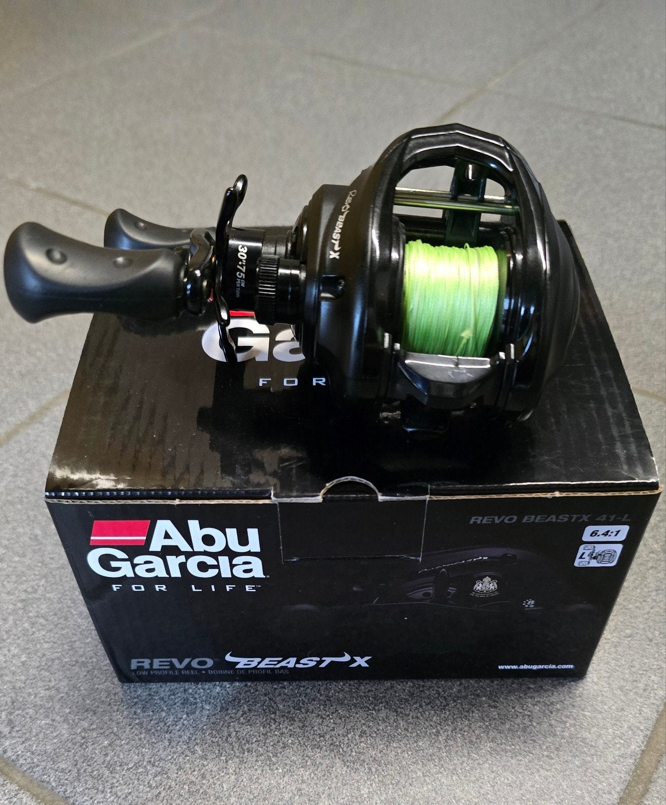 Abu Garcia Revo Beast X 41-L, Ophalen of Verzenden, Zo goed als nieuw, Molen
