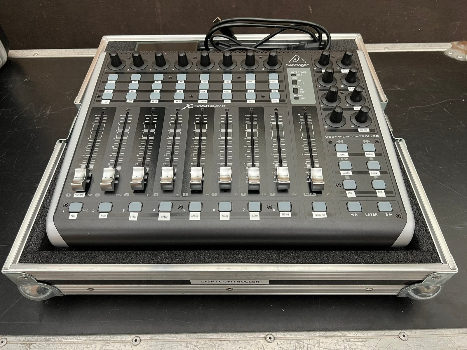 Behrinher X-touch compact USB/MIDI-Controller DMX, Enlèvement, Comme neuf