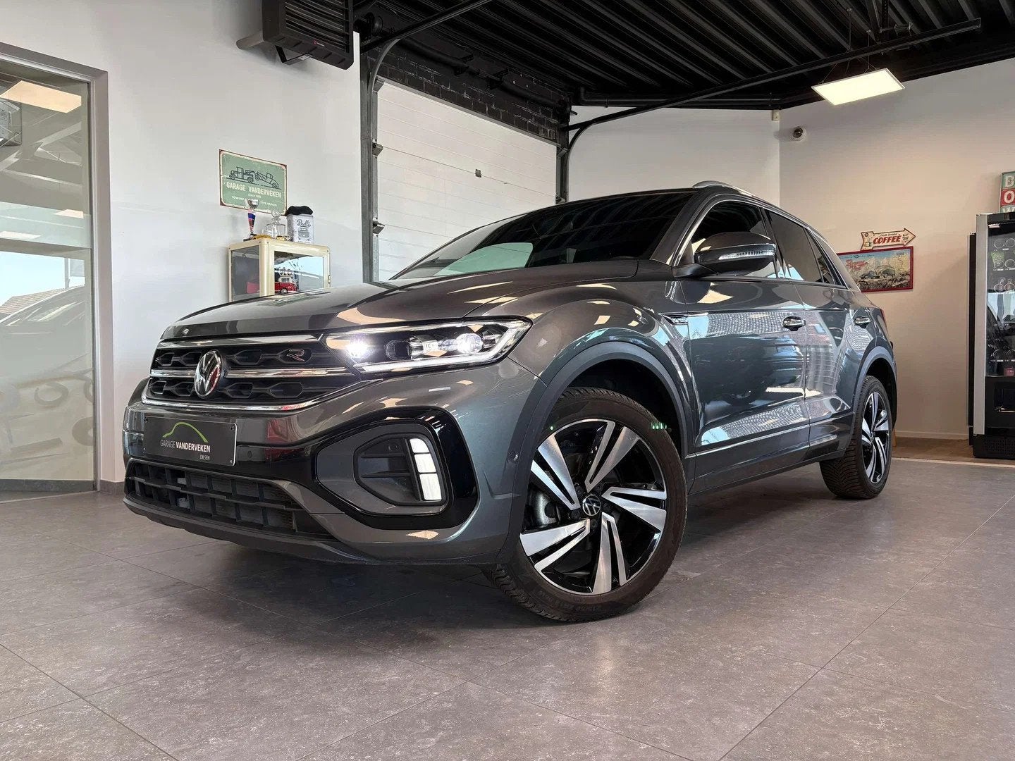 Volkswagen T-Roc T-Roc 1.5 TSI OPF DSG R-Line (bj 2025), Auto's, Automaat, Stof, 5 zetels, 5 deurs