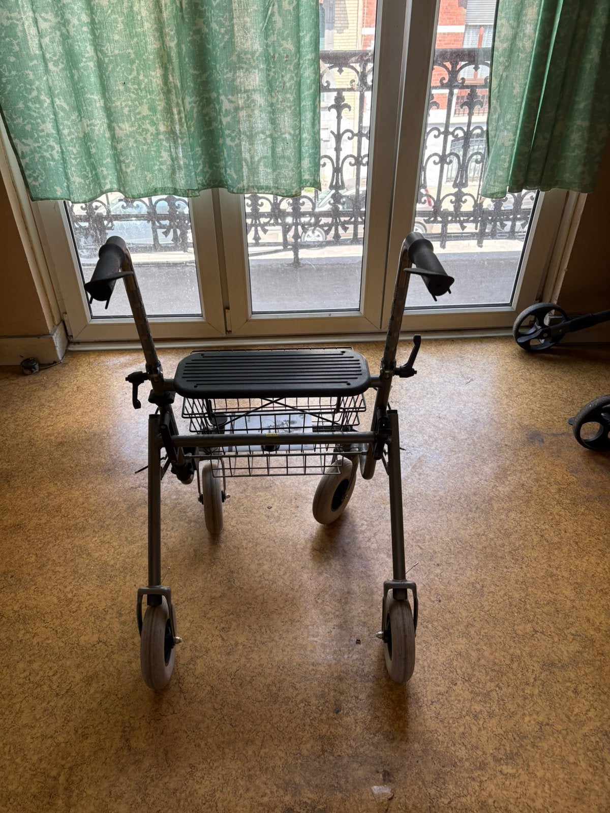 Rollator 4 roues pliable, Divers, Enlèvement, Pliable, Comme neuf