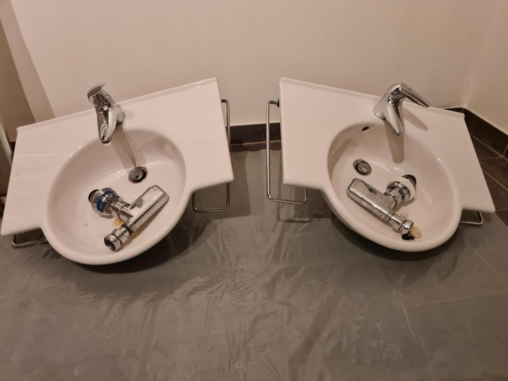 2 aparte wastafels met kraan en syfon. Werkt perfect, Enlèvement, Robinet