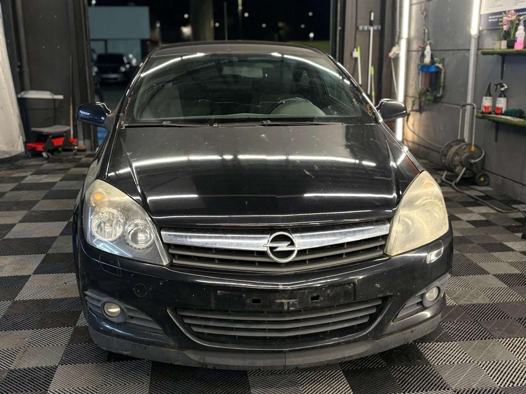 Opel Astra GTC 1.9 DTH CDTi Cosmo EXPORT, Auto's, Gebruikt, 4 cilinders, Zwart, Bedrijf