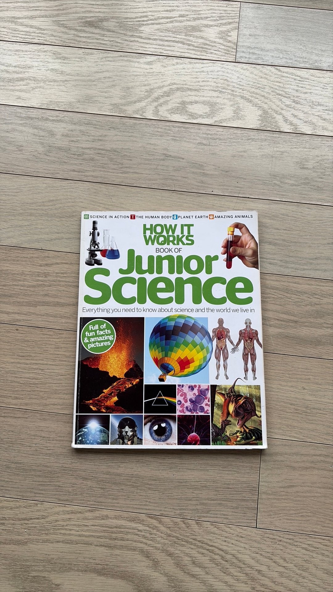 How It Works - Book of Junior Science, Ophalen of Verzenden, Zo goed als nieuw, Natuurwetenschap