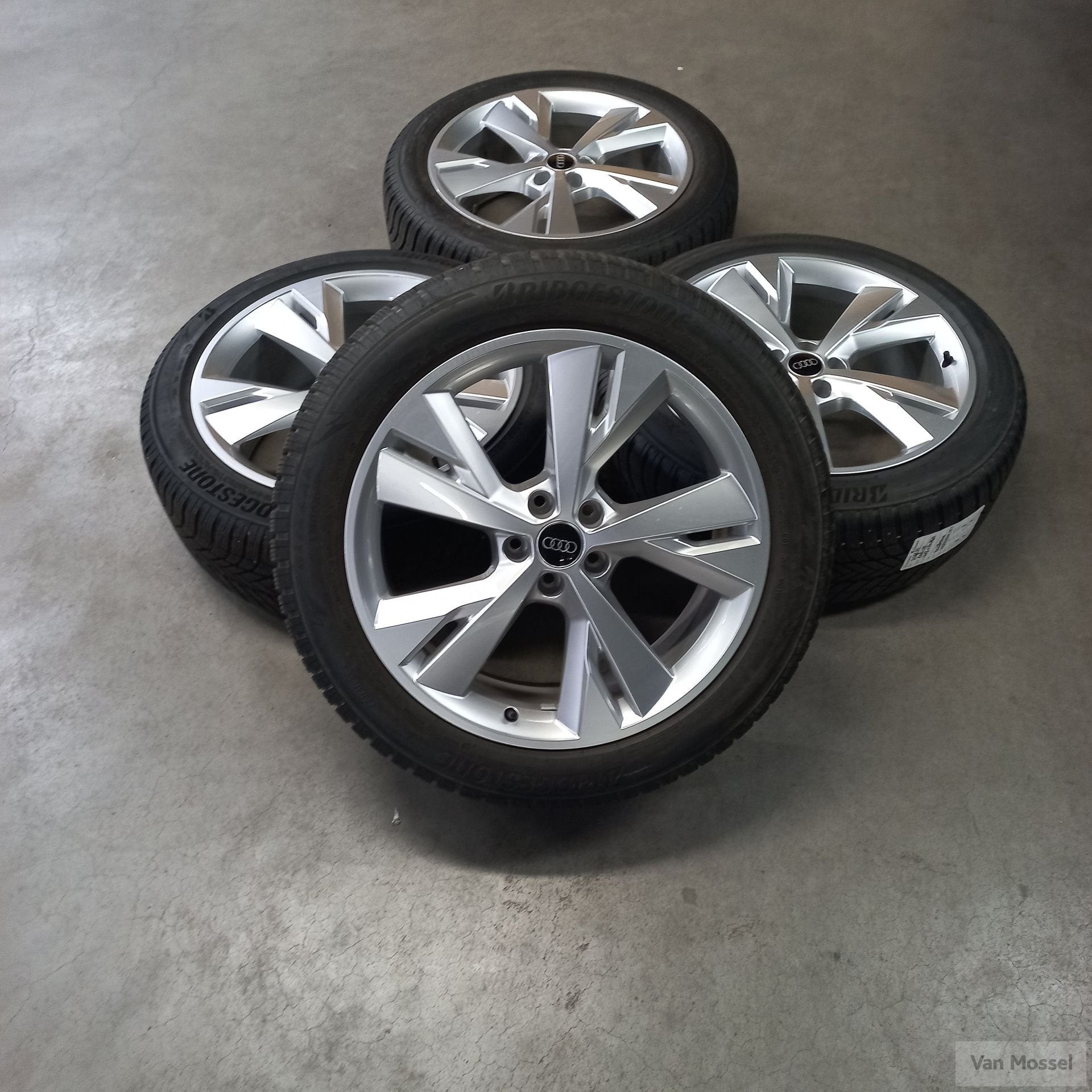 Audi Q4 Bridgestone Blizzak LM005 235/50/R20 - 255/45/R20 10, Autos : Pièces & Accessoires, Pneus & Jantes, Pneus et Jantes, Pneus hiver