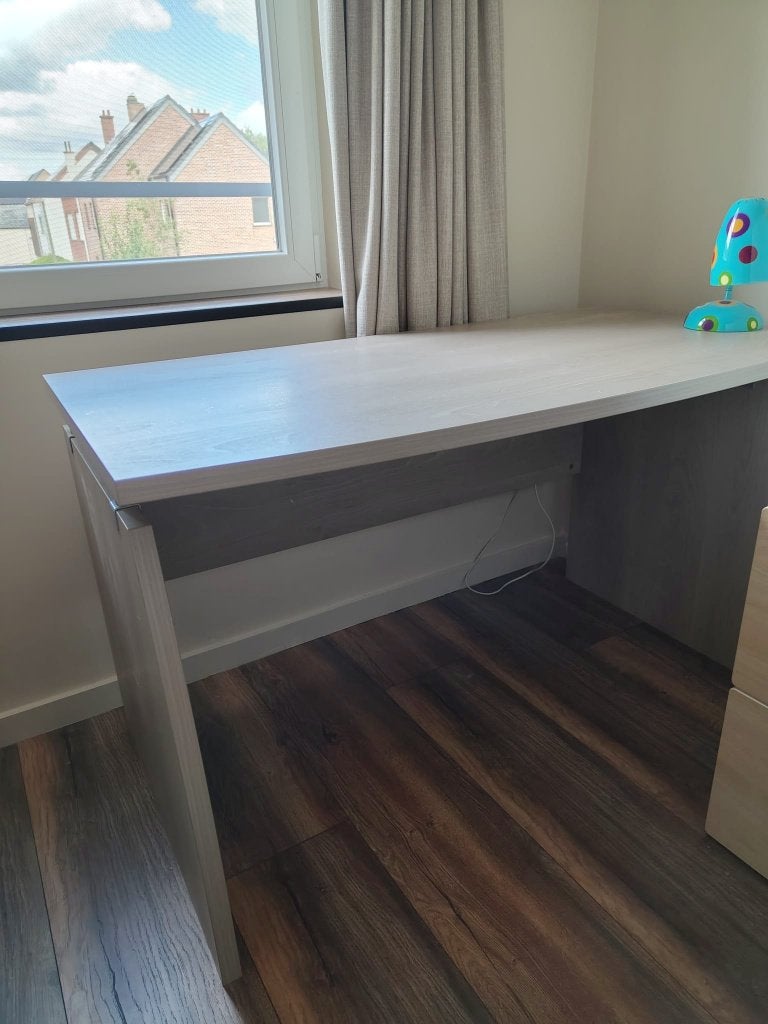 Bureau te koop, Huis en Inrichting, Bureaus, Gebruikt, Schoolbureau, Scandinavisch, Hout, Beige, Demontabel, Ophalen