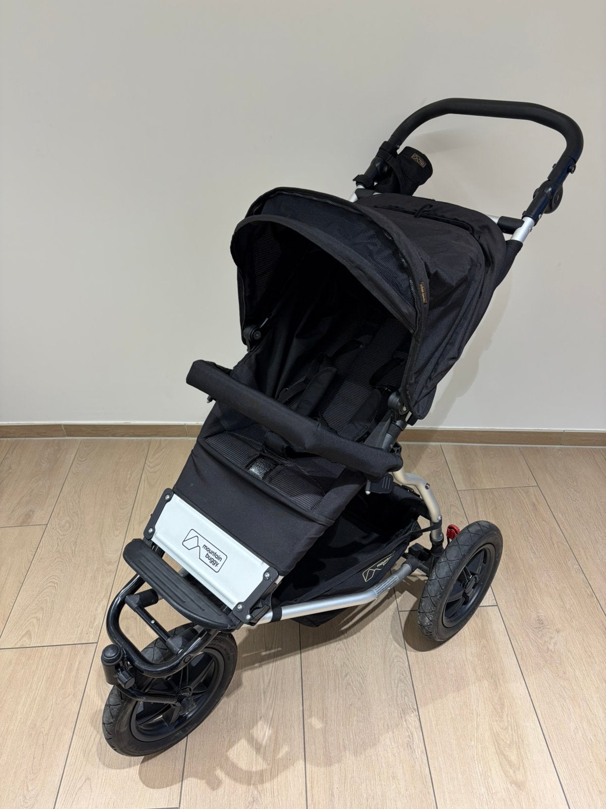 Mountain buggy Urban Jungle inclusief babybedje, Enfants & Bébés, Buggys, Comme neuf, Protection de pluie, Enlèvement