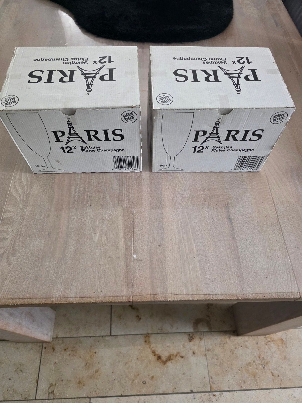24 Flûtes a champagne, Enlèvement