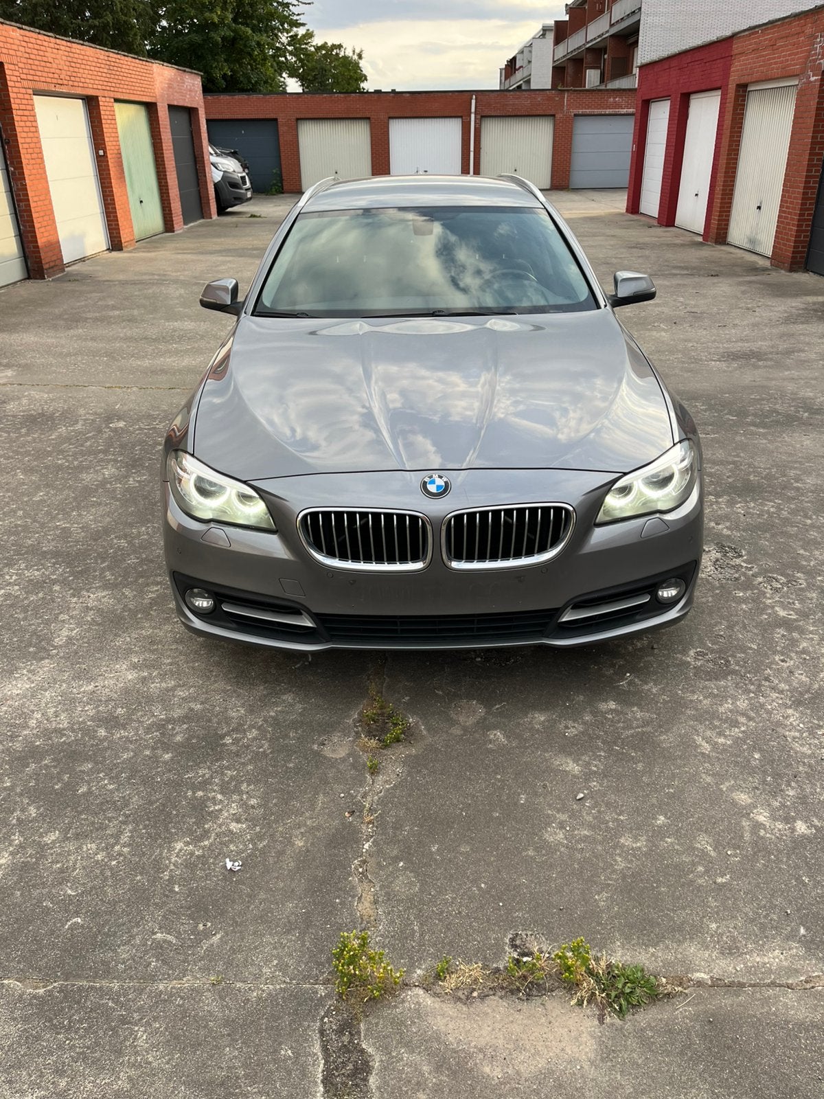 BMW 520d Touring Automatic (190 ch) 2015 Euro 6, Autos, BMW, Cuir, Argent ou Gris, Euro 6, 2000 kg