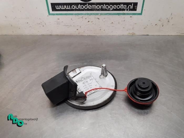 Clapet réservoir d'un Opel Corsa (Corsa D 07-) (Z157), -, Opel, 3 mois de garantie, Utilisé