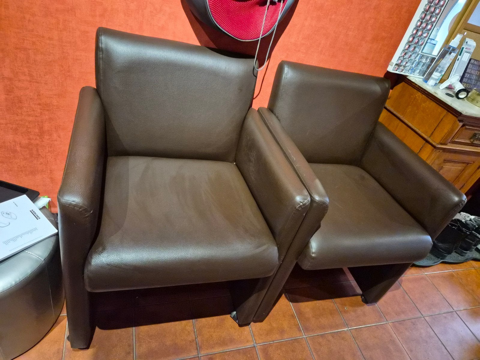2 fauteuils marrons à roulettes simili-cuir, Enlèvement, Cuir