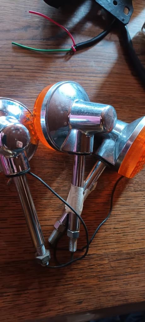 Richtingaanwijzers voor motorfietsen, Motoren, Ophalen