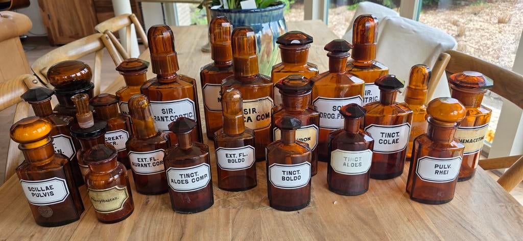 23 glazen oude apothekersflessen uit 1900, Antiek en Kunst, Ophalen