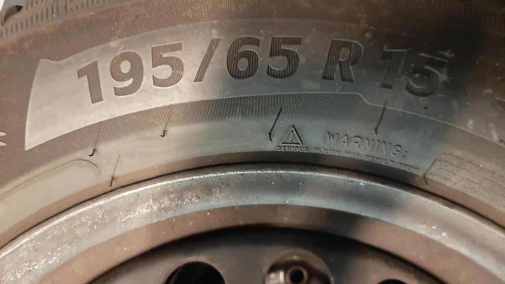 Michelin winterbanden 195/65 R15 op stalen velg 6Jx15H2, Ophalen, Gebruikt, 15 inch, Banden en Velgen