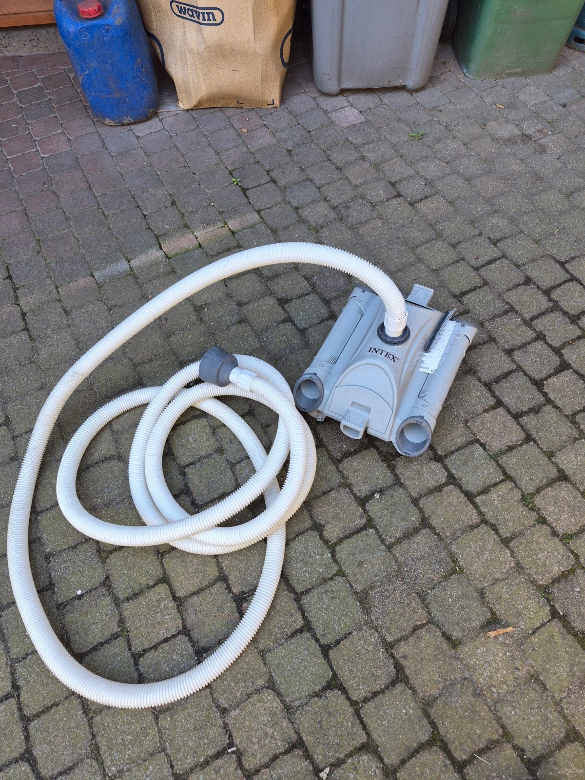 Intex zwembadstofzuiger voor op de pomp, Ophalen