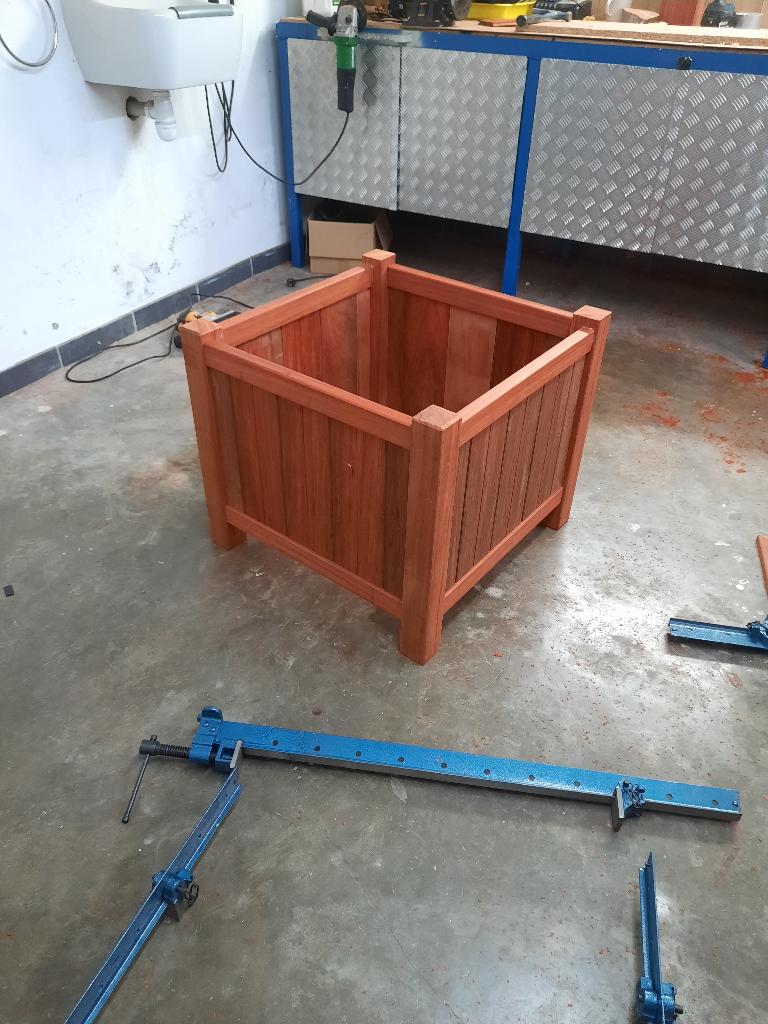 Padouk bloembak met of zonder buxus, Ophalen, Vierkant, Nieuw, 60 tot 100 cm